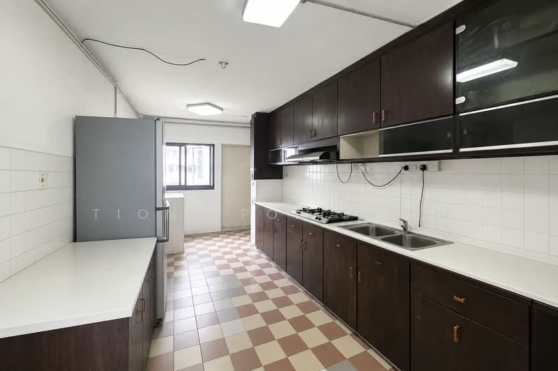 321 Ang Mo Kio Avenue 1, 321 Ang Mo Kio Avenue 1, 2 Bedrooms, 786 sqft, HDB Flat For Sale, by Tiong Poh Shien, 500236548 - Kitchen - PropertyGuru.com.sg