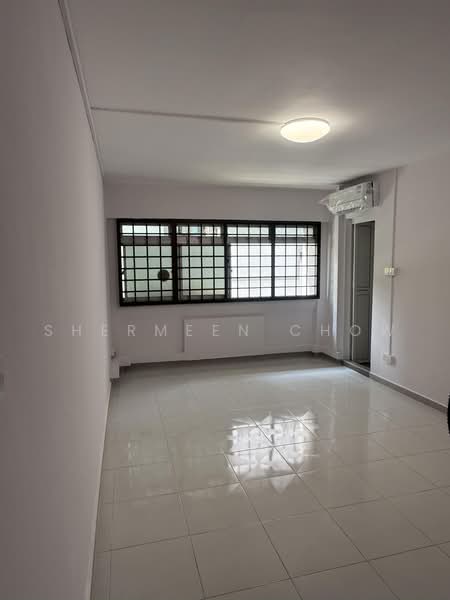 384 Tampines Street 32, 384 Tampines Street 32, Pasir Ris / Tampines, 3 Bedrooms, 1,313 sqft, HDB Flat For Rent, by Shermeen Chow, 500236554 - Master bedroom - PropertyGuru.com.sg