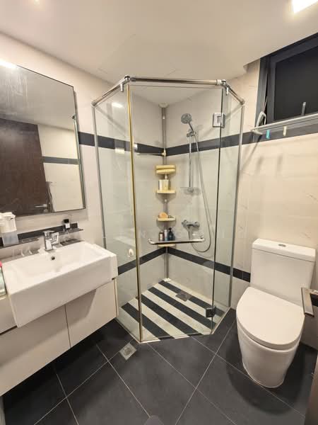 Symphony Suites, 15 Yishun Close, 2 Bedrooms, 689 sqft, Condominium For Rent, by Allen Gong, 500236560 - Bathroom - PropertyGuru.com.sg