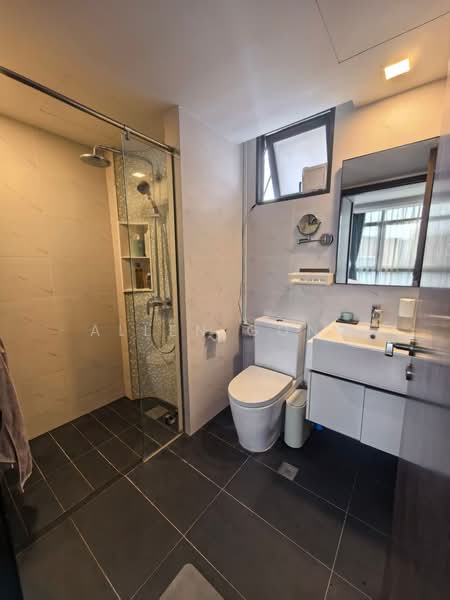 Symphony Suites, 15 Yishun Close, 2 Bedrooms, 689 sqft, Condominium For Rent, by Allen Gong, 500236560 - Bathroom - PropertyGuru.com.sg