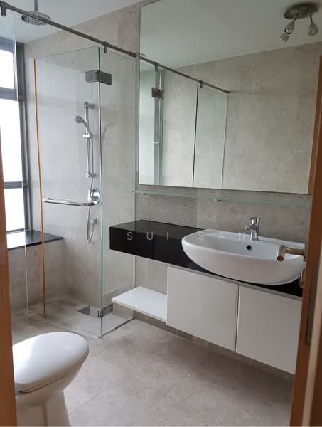 The Infiniti, 39A West Coast Park, 3 Bedrooms, 1,249 sqft, Condominium For Rent, by Ng Sui San, 500236565 - Master Bathroom - PropertyGuru.com.sg