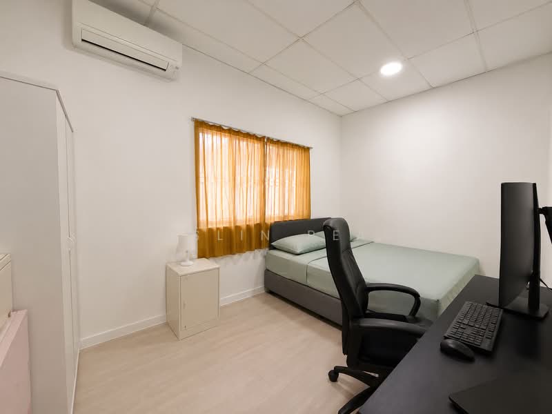 Semi-D along One Tree Hill suitable for rebuilt, One tree hill, 4 Bedrooms, 2,000 sqft, Semi-Detached House For Sale, by Jeslin Pear, 500236577 - Bedroom - PropertyGuru.com.sg