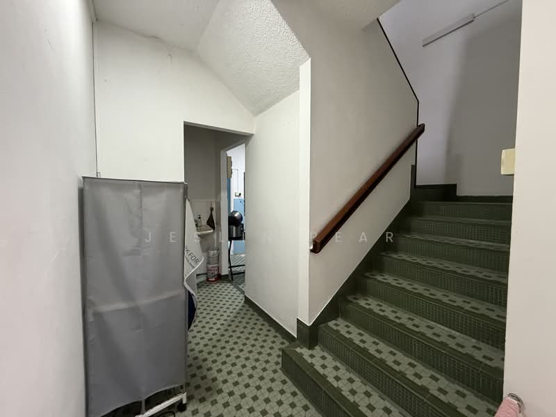 Semi-D along One Tree Hill suitable for rebuilt, One tree hill, 4 Bedrooms, 2,000 sqft, Semi-Detached House For Sale, by Jeslin Pear, 500236577 - Corridor - PropertyGuru.com.sg