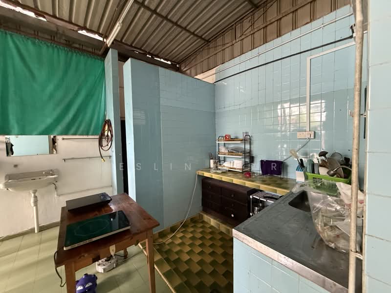 Semi-D along One Tree Hill suitable for rebuilt, One tree hill, 4 Bedrooms, 2,000 sqft, Semi-Detached House For Sale, by Jeslin Pear, 500236577 - Kitchen - PropertyGuru.com.sg
