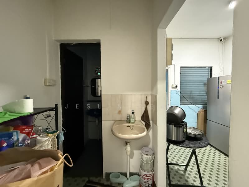 Semi-D along One Tree Hill suitable for rebuilt, One tree hill, 4 Bedrooms, 2,000 sqft, Semi-Detached House For Sale, by Jeslin Pear, 500236577 - Kitchen - PropertyGuru.com.sg