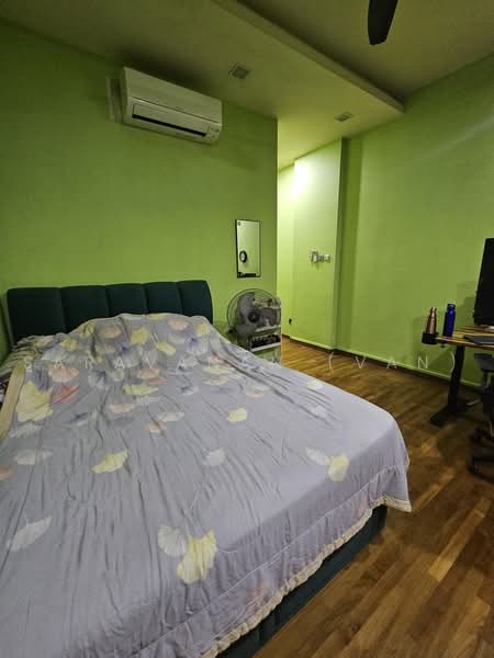 Changi Rise Condo, 22 Simei Rise, 3 Bedrooms, 1,496 sqft, Condominium For Sale, by Saravanan (Van), 500236587 - Master Bedroom - PropertyGuru.com.sg