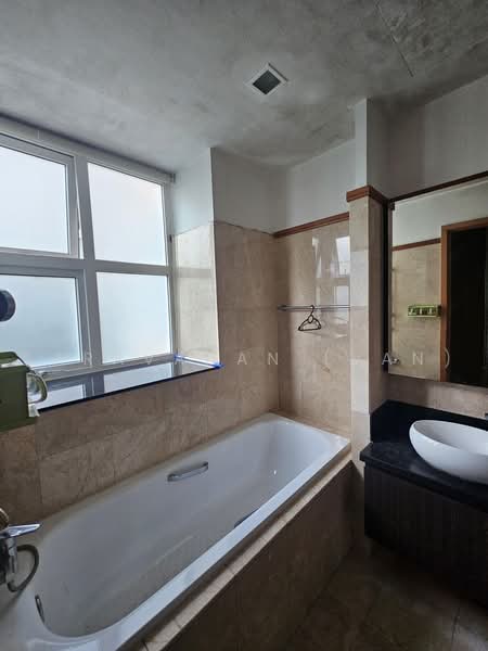 Changi Rise Condo, 22 Simei Rise, 3 Bedrooms, 1,496 sqft, Condominium For Sale, by Saravanan (Van), 500236587 - Master Bathroom - PropertyGuru.com.sg