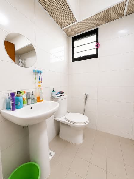 131A Canberra Crescent, 131A Canberra Crescent, 3 Bedrooms, 990 sqft, HDB Flat For Sale, by Nicholas Toh, 500236592 - Bathroom - PropertyGuru.com.sg