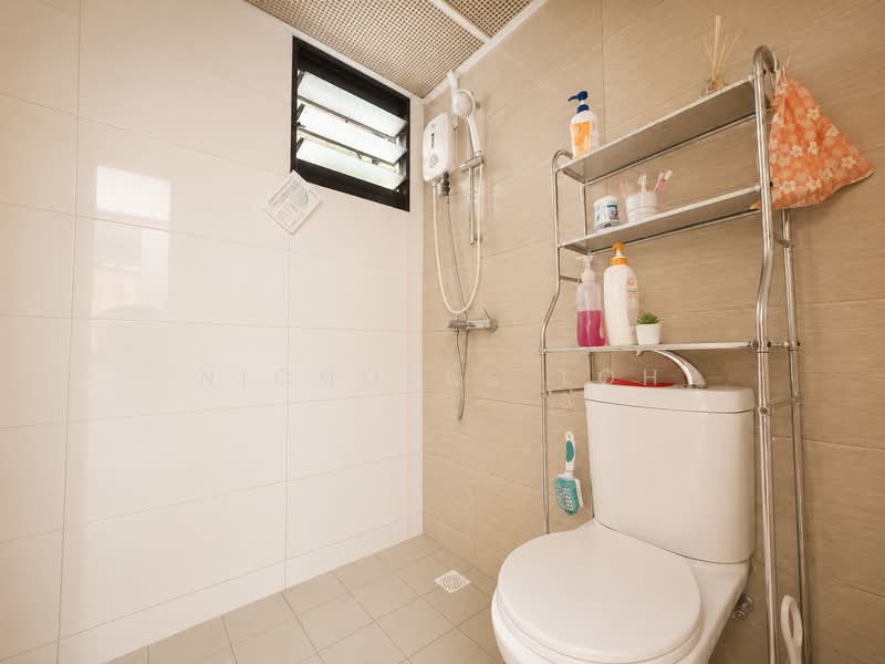 131A Canberra Crescent, 131A Canberra Crescent, 3 Bedrooms, 990 sqft, HDB Flat For Sale, by Nicholas Toh, 500236592 - Bathroom - PropertyGuru.com.sg