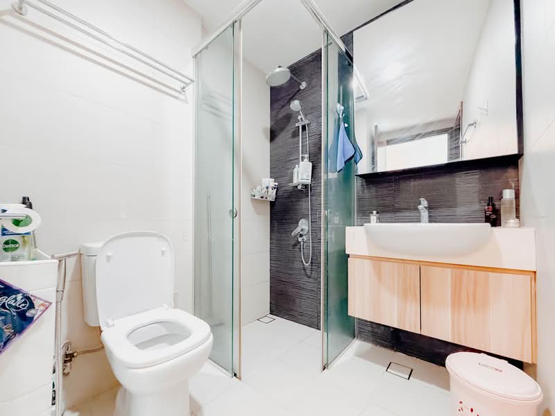 Natura @ Hillview, 22 Hillview Terrace, 2 Bedrooms, 527 sqft, Condominium For Sale, by Benji Chia, 500236607 - Bathroom - PropertyGuru.com.sg