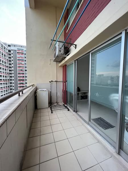 140 Bukit Batok Street 11, 140 Bukit Batok Street 11, 4 Bedrooms, 1,668 sqft, HDB Flat For Rent, by Maria Phua, 500236609 - Balcony - PropertyGuru.com.sg