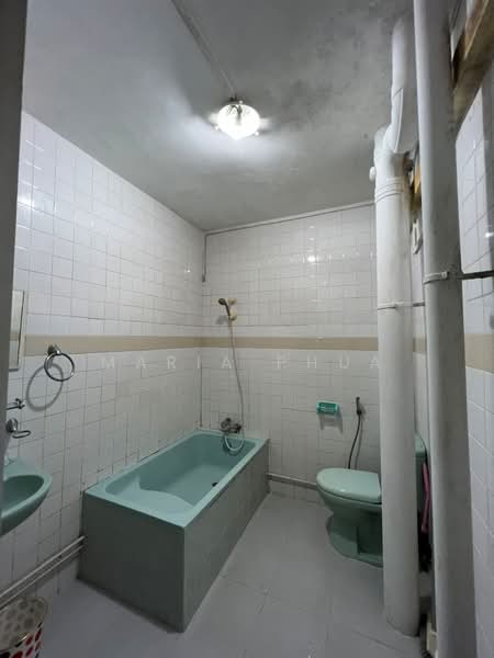 140 Bukit Batok Street 11, 140 Bukit Batok Street 11, 4 Bedrooms, 1,668 sqft, HDB Flat For Rent, by Maria Phua, 500236609 - Bathroom - PropertyGuru.com.sg