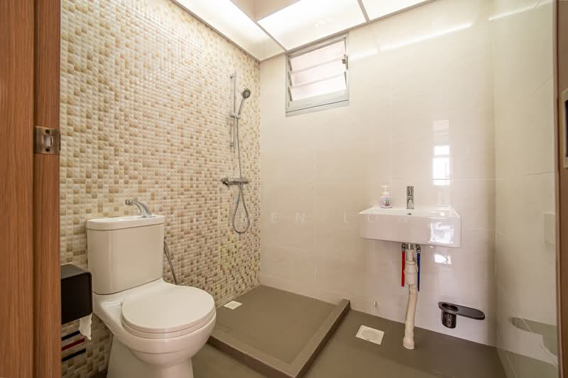 228B Punggol Field, 228B Punggol Field, 3 Bedrooms, 1,001 sqft, HDB Flat For Sale, by Willmen Low, 500236610 - Bathroom - PropertyGuru.com.sg