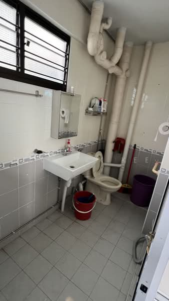 310 Shunfu Road, 310 Shunfu Road, 3 Bedrooms, 1,044 sqft, HDB Flat For Sale, by Maverick Kee, 500236615 - Bathroom - PropertyGuru.com.sg