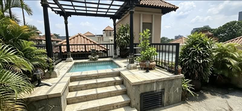 St. Martin Residence, 2 Saint Martin's Drive, 2 Bedrooms, 2,207 sqft, Condominium For Rent, by William Wong, 500236619 - Roof Garden jacuzzi - PropertyGuru.com.sg