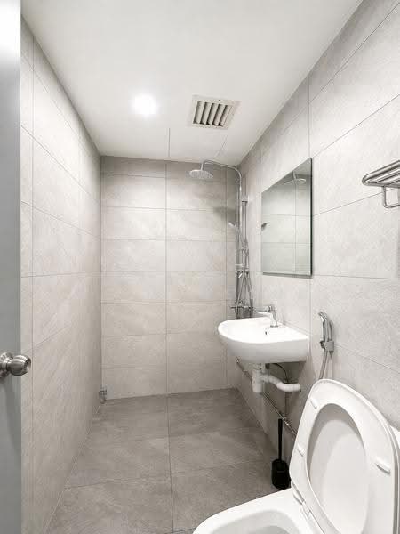 The Plaza, 7500A Beach Road, Beach Road / Bugis / Rochor, Room Rental, 50 sqft, Apartment For Rent, by Sam Cheong, 500236624 - Bathroom - PropertyGuru.com.sg