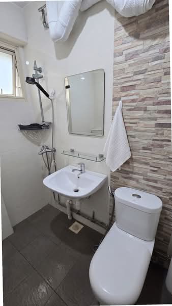 138 Bishan Street 12, 138 Bishan Street 12, Room Rental, 230 sqft, HDB Flat For Rent, by Iris Lee, 500236629 - Bathroom - PropertyGuru.com.sg