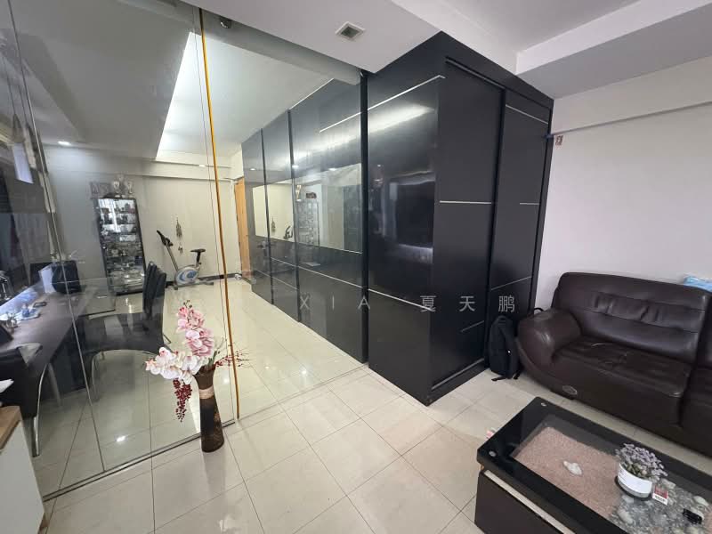 987D Jurong West Street 93, 987D Jurong West Street 93, Boon Lay / Jurong / Tuas, 3 Bedrooms, 1,184 sqft, HDB Flat For Sale, by Ben XIA 夏天鹏, 500236639 - Living Room - PropertyGuru.com.sg
