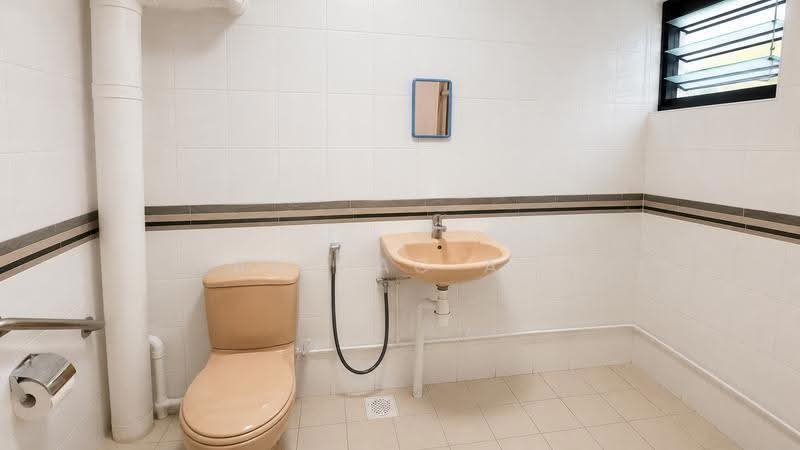 2 Chai Chee Road, 2 Chai Chee Road, 3 Bedrooms, 1,421 sqft, HDB Flat For Sale, by Fan Hao Ang, 500236645 - Bathroom - PropertyGuru.com.sg
