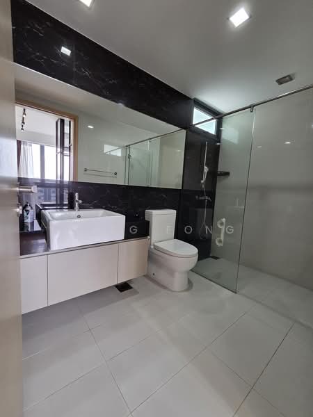 Esparina Residences, 113 Compassvale Bow, 2 Bedrooms, 883 sqft, Condominium For Sale, by Greg Fong, 500236670 - Bathroom - PropertyGuru.com.sg