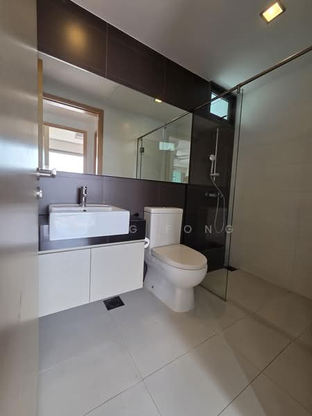Esparina Residences, 113 Compassvale Bow, 2 Bedrooms, 883 sqft, Condominium For Sale, by Greg Fong, 500236670 - Bathroom - PropertyGuru.com.sg