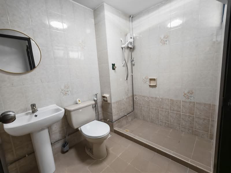Palm Lodge, 4 Geylang Lor 37, Room Rental, 150 sqft, Condominium For Rent, by Steve Voon, 500236687 - Bathroom - PropertyGuru.com.sg