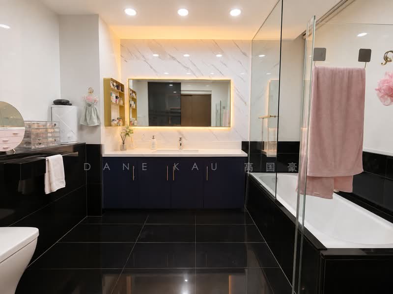 Charlton Residences, Charlton Road, 6 Bedrooms, 5,349 sqft, Terraced House For Sale, by Dane Kau 高国豪, 500236693 - Bathroom - PropertyGuru.com.sg