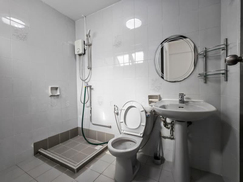 Palm Lodge, 4 Geylang Lor 37, Room Rental, 180 sqft, Condominium For Rent, by Steve Voon, 500236701 - Bathroom - PropertyGuru.com.sg
