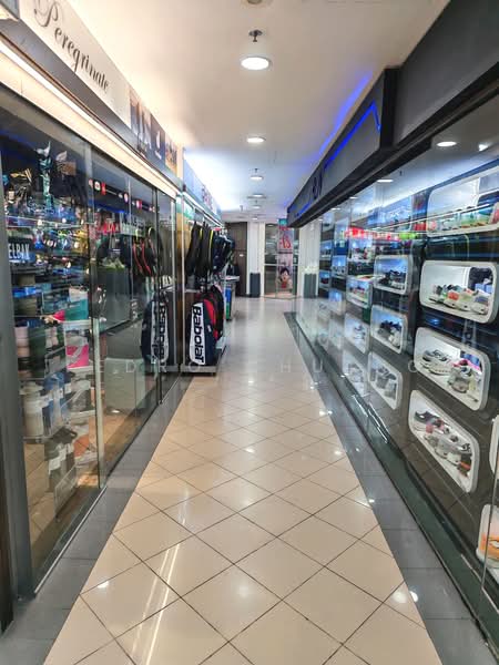 Queensway Shopping Centre, 1 Queensway, 205 sqft, Mall Shop For Rent, by Pedro Chuang, 500236705 - Corridor - CommercialGuru.com.sg