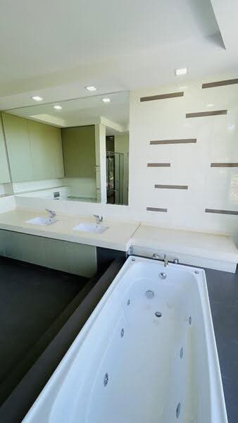 The Peak, 33 Pepys Road, Buona Vista / West Coast / Clementi New Town, 4 Bedrooms, 5,500 sqft, Condominium For Sale, by Desmond Tan, 500236709 - Bathroom - PropertyGuru.com.sg
