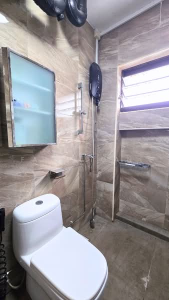 726 Tampines Street 71, 726 Tampines Street 71, 3 Bedrooms, 1,119 sqft, HDB Flat For Sale, by Faisal Gani, 500236713 - Bathroom - PropertyGuru.com.sg