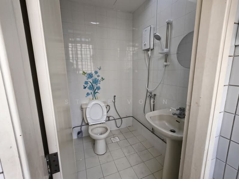 Palm Lodge, 4 Geylang Lor 37, Room Rental, 140 sqft, Condominium For Rent, by Steve Voon, 500236716 - Bathroom - PropertyGuru.com.sg