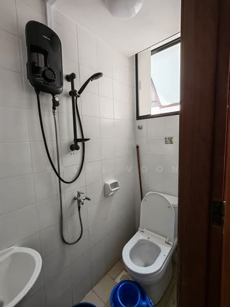Central Grove, , Room Rental, 150 sqft, Condominium For Rent, by Steve Voon, 500236725 - Bathroom - PropertyGuru.com.sg