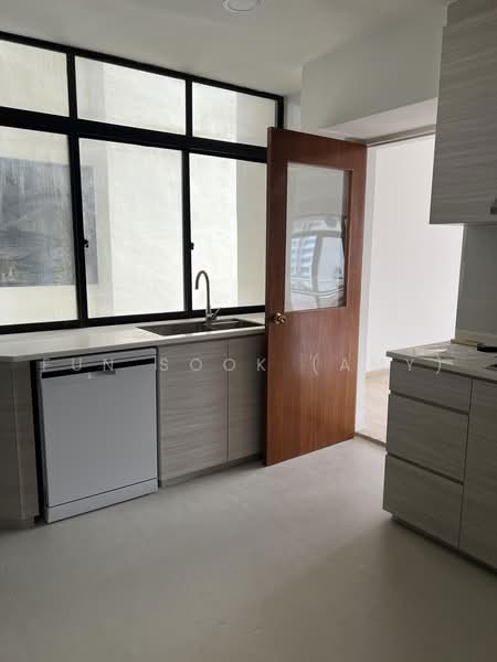 Beverly Hill, 61 Grange Road, 4 Bedrooms, 3,778 sqft, Condominium For Rent, by Fun Sook (Amy), 500236729 - Kitchen - PropertyGuru.com.sg