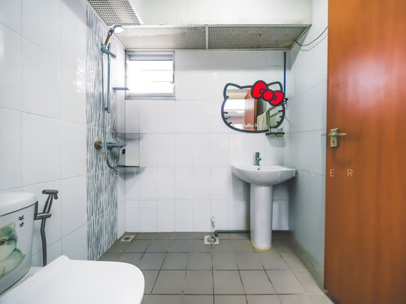 95A Henderson Road, 95A Henderson Road, 3 Bedrooms, 1,001 sqft, HDB Flat For Sale, by Christopher Silver, 500236731 - Bathroom - PropertyGuru.com.sg