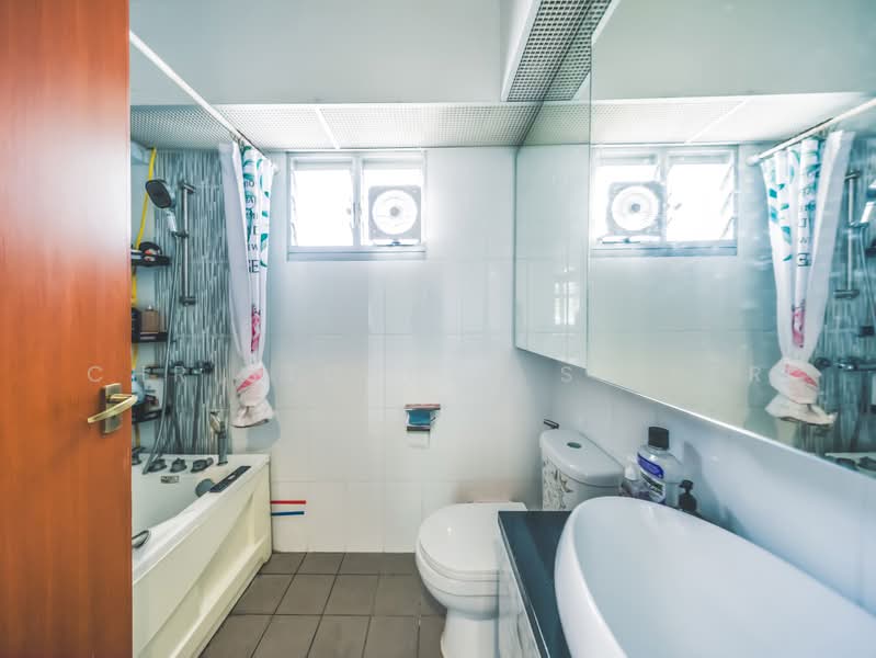 95A Henderson Road, 95A Henderson Road, 3 Bedrooms, 1,001 sqft, HDB Flat For Sale, by Christopher Silver, 500236731 - Master Bathroom - PropertyGuru.com.sg