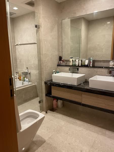 Marina Bay Residences, 18 Marina Boulevard, 3 Bedrooms, 1,991 sqft, Condominium For Rent, by Cris Chia, 500236734 - Bathroom - PropertyGuru.com.sg