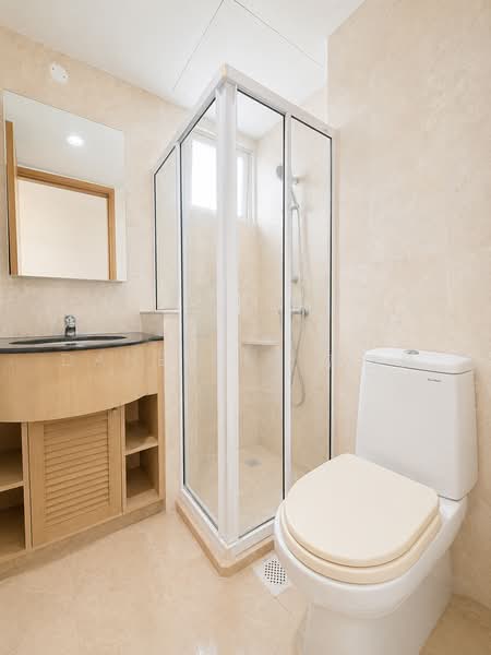 Queens, 12 Stirling Road, 4 Bedrooms, 1,410 sqft, Condominium For Sale, by Dane Kau 高国豪, 500236739 - Bathroom - PropertyGuru.com.sg