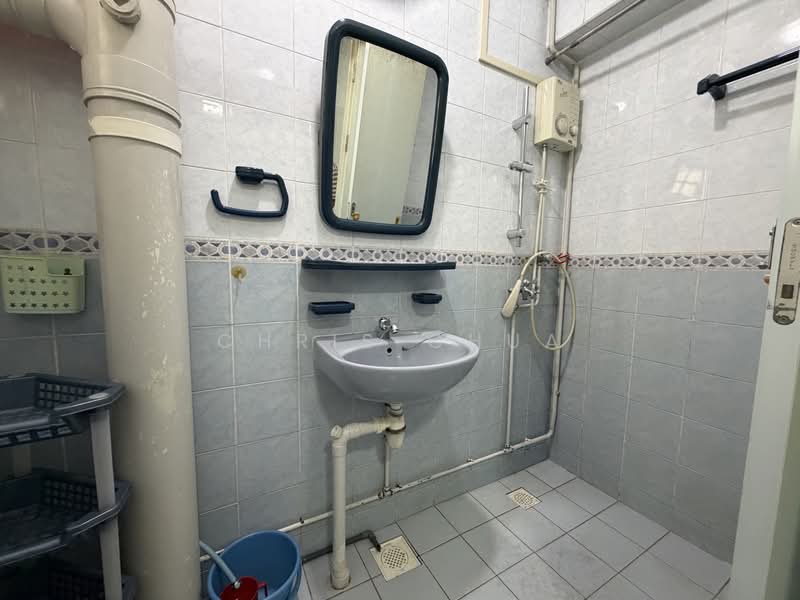 296B Compassvale Crescent, 296B Compassvale Crescent, Room Rental, 150 sqft, HDB Flat For Rent, by Chris Chua, 500236742 - Bathroom - PropertyGuru.com.sg