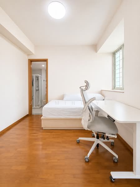Queens, 12 Stirling Road, 4 Bedrooms, 1,410 sqft, Condominium For Sale, by Jasmine Ye, 500236747 - Bedroom - PropertyGuru.com.sg