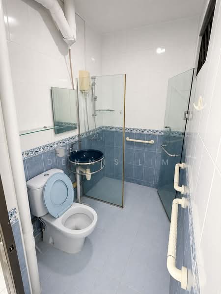130 Bishan Street 12, 130 Bishan Street 12, 3 Bedrooms, 1,130 sqft, HDB Flat For Sale, by Dennis Lim, 500236756 - Bathroom - PropertyGuru.com.sg