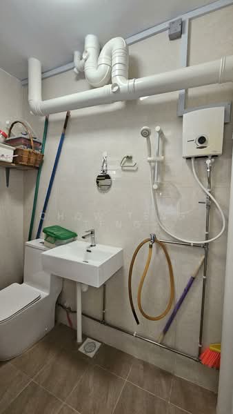 20 Queen's Close, 20 Queen's Close, Alexandra / Commonwealth, Room Rental, 150 sqft, HDB Flat For Rent, by Chow Teng Teng, 500236757 - Bathroom - PropertyGuru.com.sg