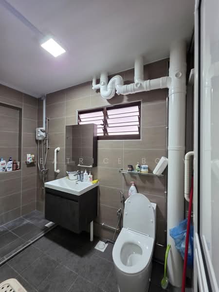 46 Lorong 5 Toa Payoh, 46 Lorong 5 Toa Payoh, 3 Bedrooms, 1,442 sqft, HDB Flat For Sale, by Beatrice Boey, 500236765 - Bathroom - PropertyGuru.com.sg