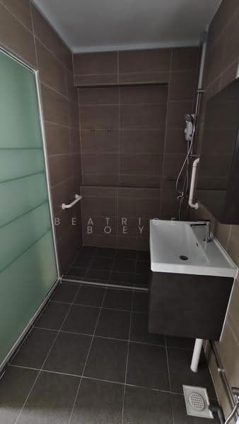 46 Lorong 5 Toa Payoh, 46 Lorong 5 Toa Payoh, Balestier / Toa Payoh, 3 Bedrooms, 1,442 sqft, HDB Flat For Sale, by Beatrice Boey, 500236765 - Bathroom - PropertyGuru.com.sg