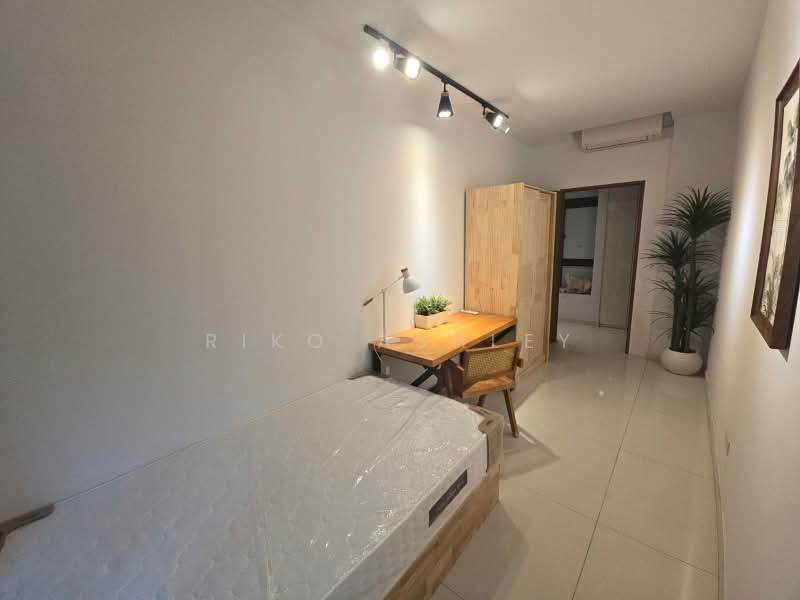 Varsity Park Condominium, 26 West Coast Road, Room Rental, 180 sqft, Condominium For Rent, by Riko Ashley, 500236766 - Bedroom - PropertyGuru.com.sg