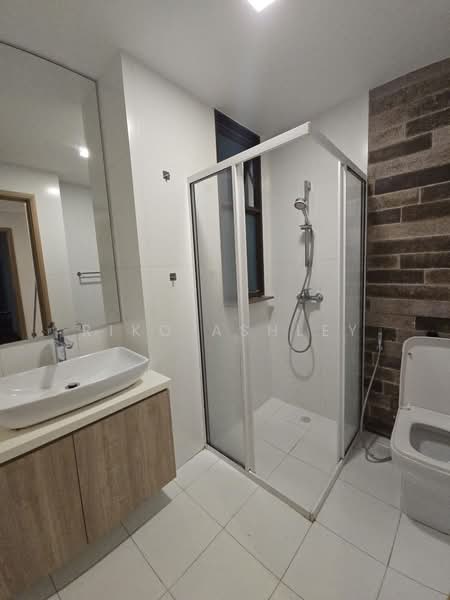 Varsity Park Condominium, 26 West Coast Road, Room Rental, 180 sqft, Condominium For Rent, by Riko Ashley, 500236766 - Bathroom - PropertyGuru.com.sg