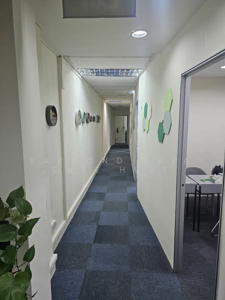 Goldhill Plaza, 51 Goldhill Plaza, 1,240 sqft, Office For Rent, by Raymond Chia Swee Huat, 500236771 - Corridor - CommercialGuru.com.sg