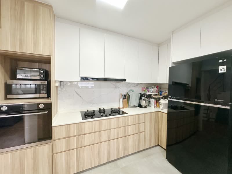 894 Tampines Street 81, 894 Tampines Street 81, 4 Bedrooms, 1,572 sqft, HDB Flat For Sale, by Ng Siang Ling, 500236779 - Kitchen - PropertyGuru.com.sg