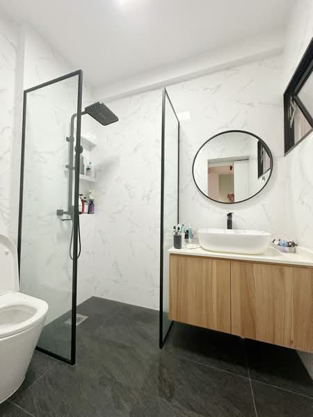 894 Tampines Street 81, 894 Tampines Street 81, 4 Bedrooms, 1,572 sqft, HDB Flat For Sale, by Ng Siang Ling, 500236779 - Bathroom - PropertyGuru.com.sg