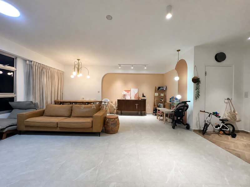 153B Bedok South Road, 153B Bedok South Road, Bedok / Upper East Coast, 3 Bedrooms, 1,216 sqft, HDB Flat For Sale, by Jake Tay, 500236785 - Living Room - PropertyGuru.com.sg